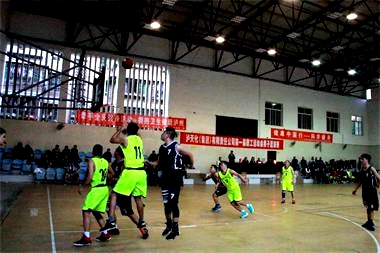 瀘天化股份代表隊獲集團公司第一屆職工運動會男子籃球賽冠軍