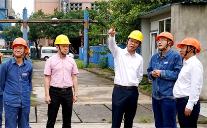 瀘州市委常委副市長劉春率隊(duì)來我公司進(jìn)行節(jié)前綜合大檢查