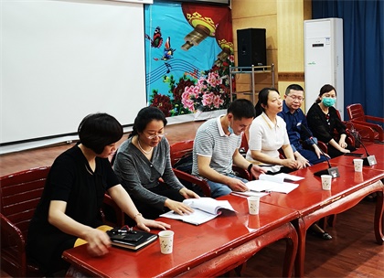 瀘州市總工會(huì)副主席邵怡一行來(lái)我公司走訪慰問(wèn)困難職工