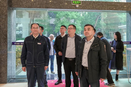 四川省發(fā)改委產(chǎn)業(yè)發(fā)展處副處長(zhǎng)劉小剛一行來(lái)我公司調(diào)研