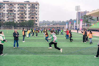 守正創(chuàng)新?lián)姑?砥礪奮進(jìn)新征程——瀘天化股份公司慶?！叭恕惫?jié)主題活動(dòng)燃動(dòng)全場(chǎng)